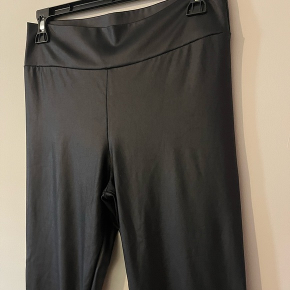 The cutest trendy leather like leggings! Women’s size Medium! - Picture 2 of 5